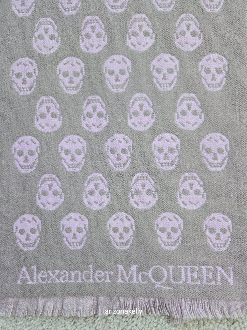 NWOT  McQueen Reversible Skull Scarf 100% Jacquard Wool PINK & TAUPE - Picture 9 of 14